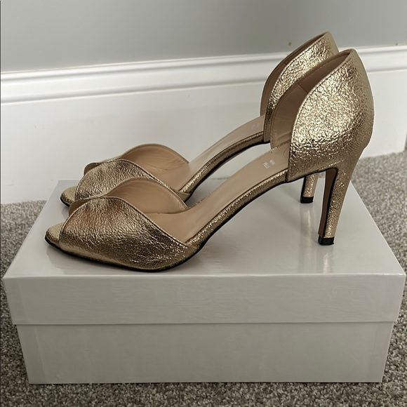 Vera Pelle Gold Heels Classic Peep-Toe Design - NEW - Picture 2 of 6